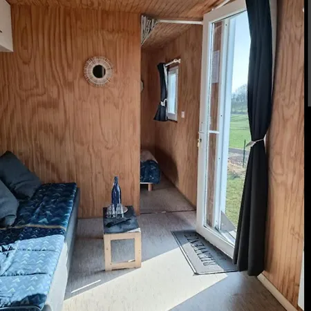 Charmantes Roulottes Au Coeur De L'auvergne Campsite *