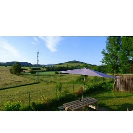 Charmantes Roulottes Au Coeur De L'auvergne Campsite Rochefort-Montagne